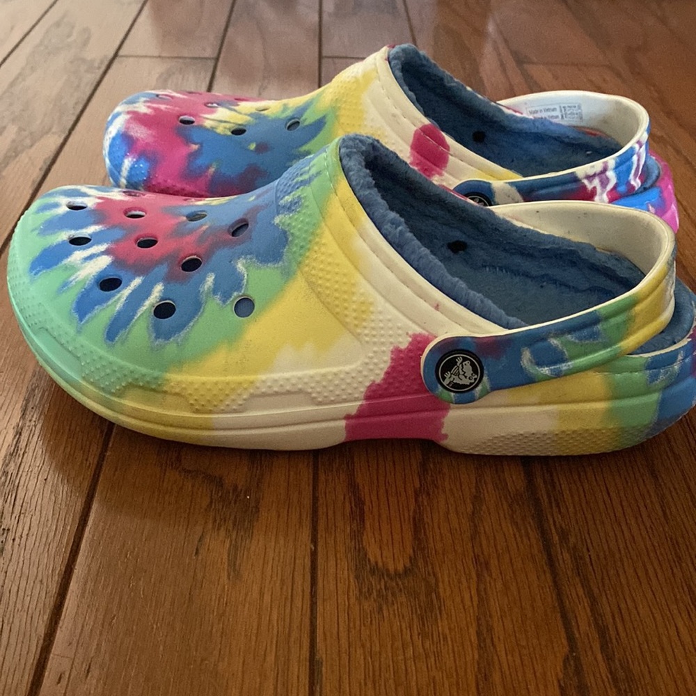 CROCS CLASSIC LINED TIE-DYE CLOG